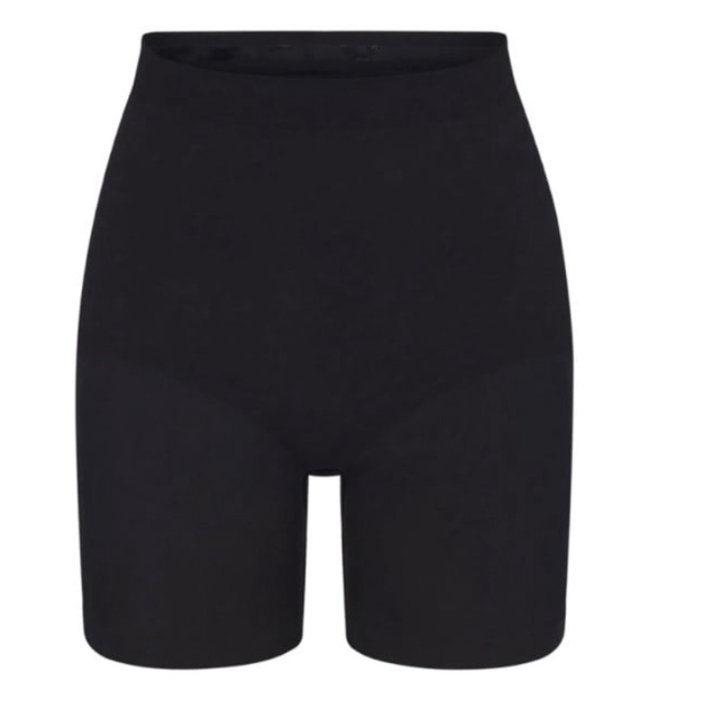 BNWOT Skims Seamless Sculpt Mid Thigh Short Onyx S
